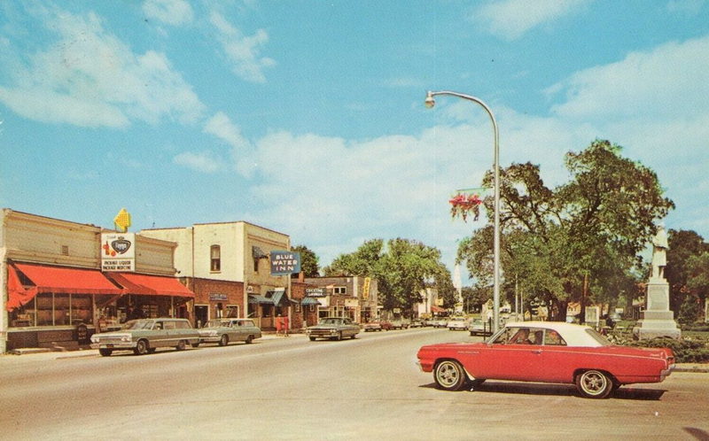 Blue Water Inn - Vintage Postcard (newer photo)